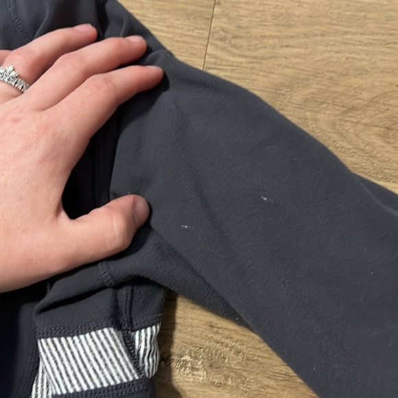 Lululemon define jacket size 10 FLAWED - Picture 3 of 9